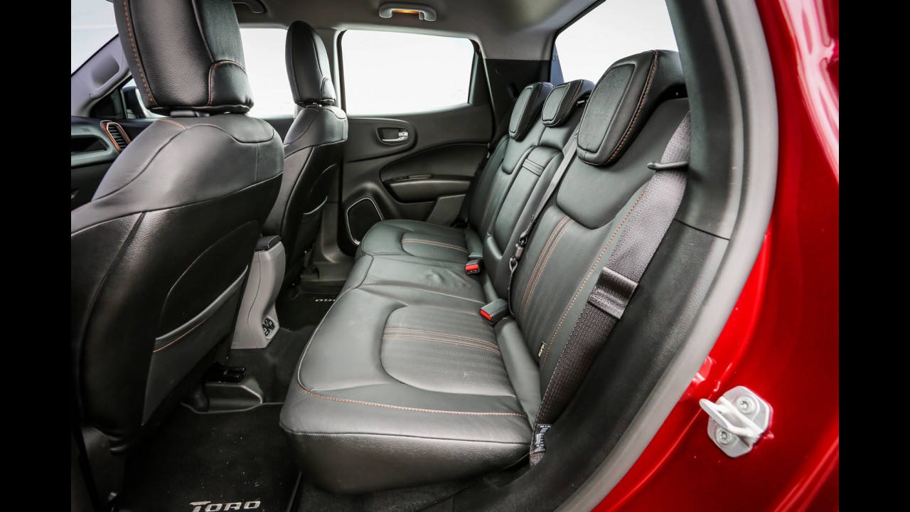A dúvida do ano! Fiat Toro encara Jeep Renegade - veja teste completo