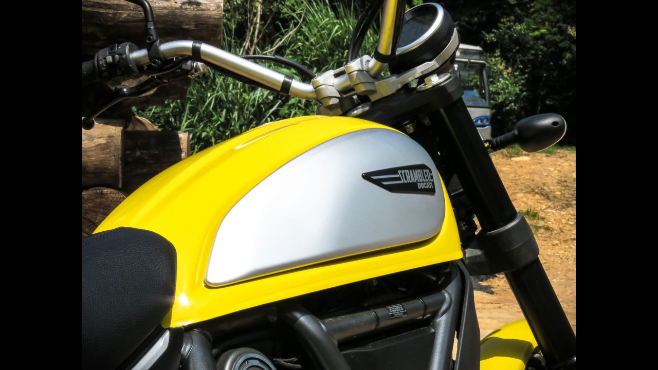 Teste: Ducati Scrambler é o MINI Cooper das motos - no estilo e na diversão!