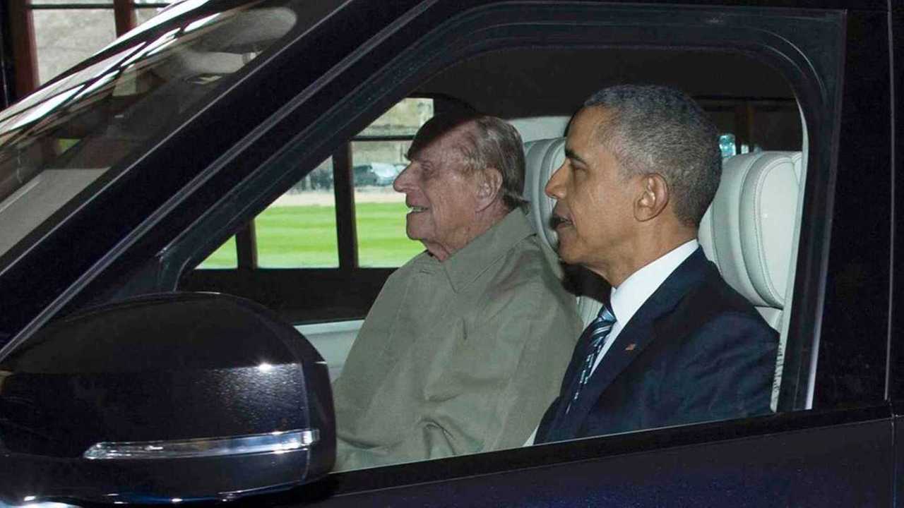 Em 2016, aos 94 anos, conduzindo Obama