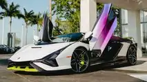 Lamborghini Sian in bianco, viola e nero