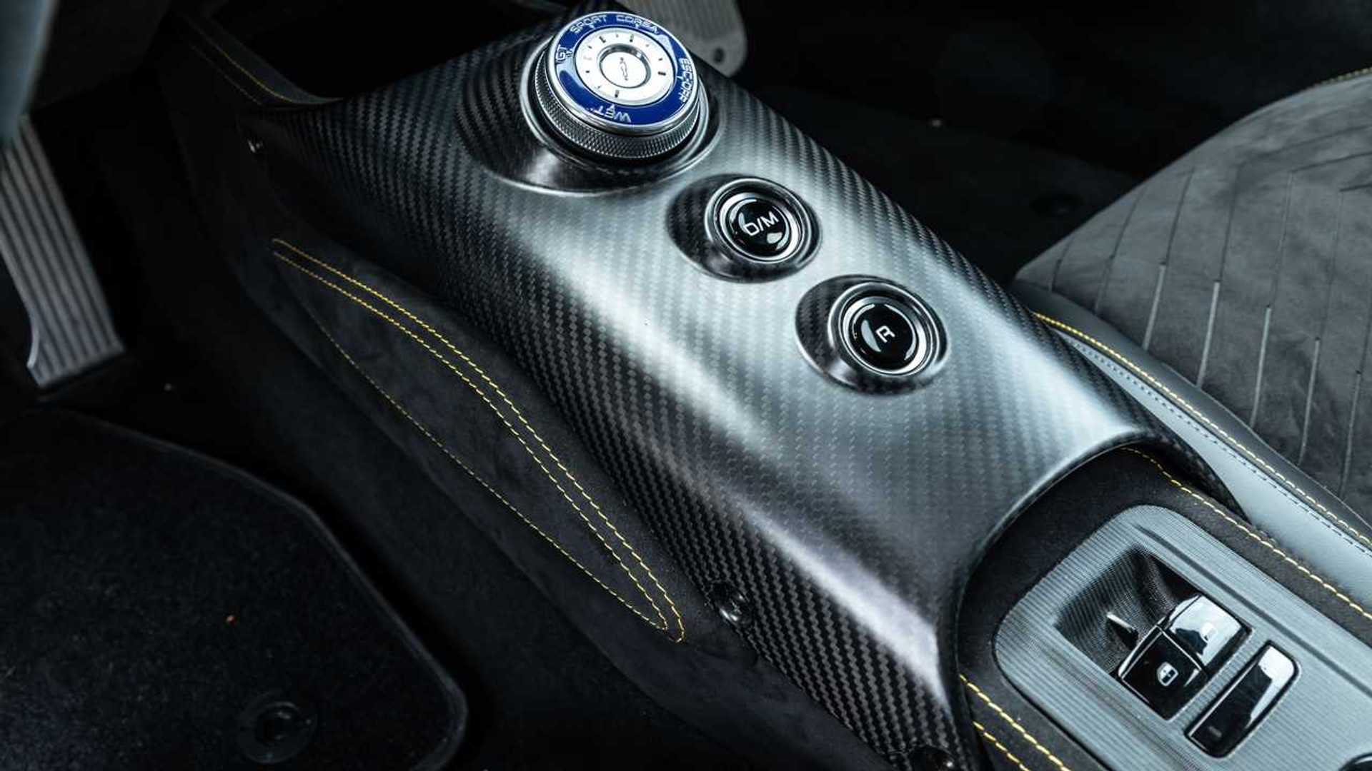 2021-maserati-mc20-interior.jpg