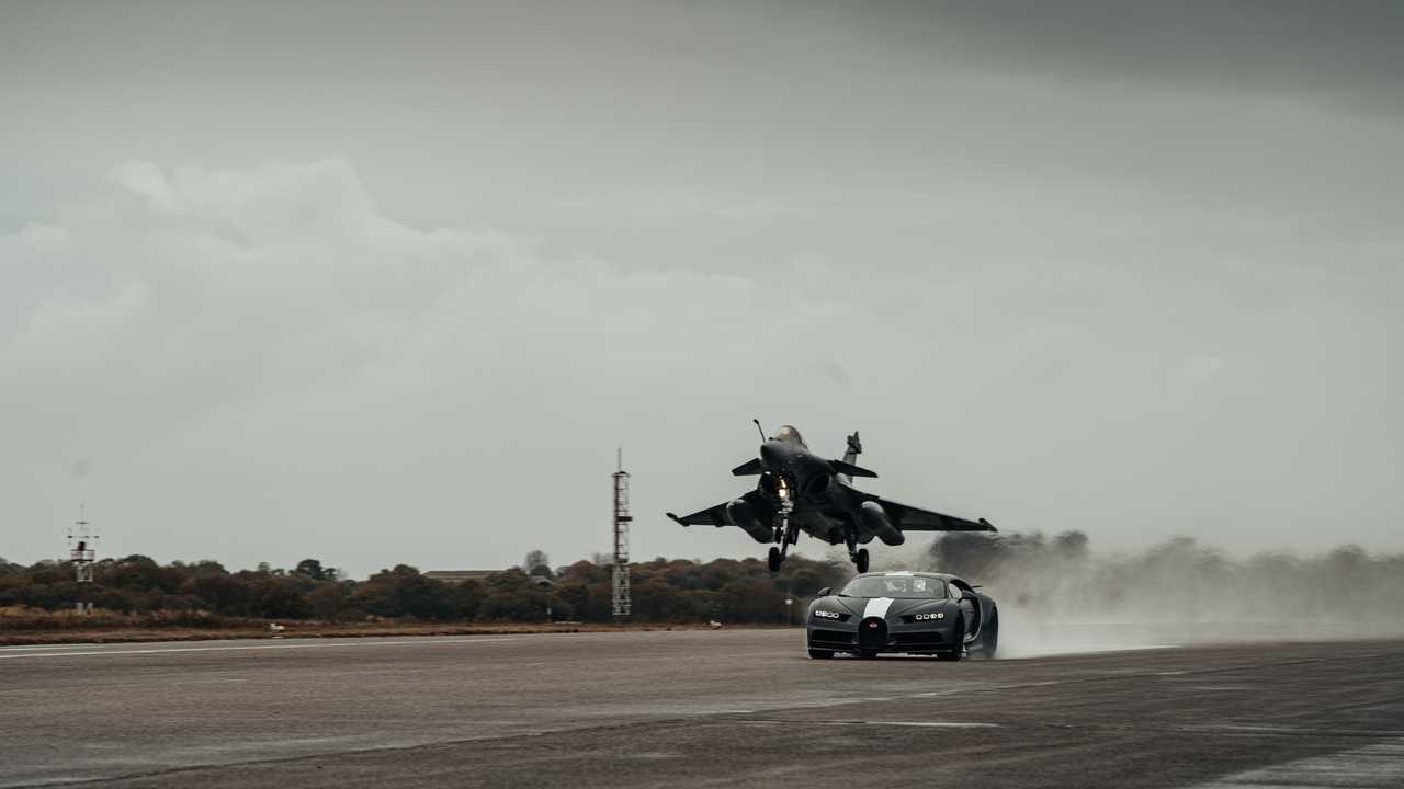 Bugatti Chiron Pur Sport conoce al Dassault Rafale Marine