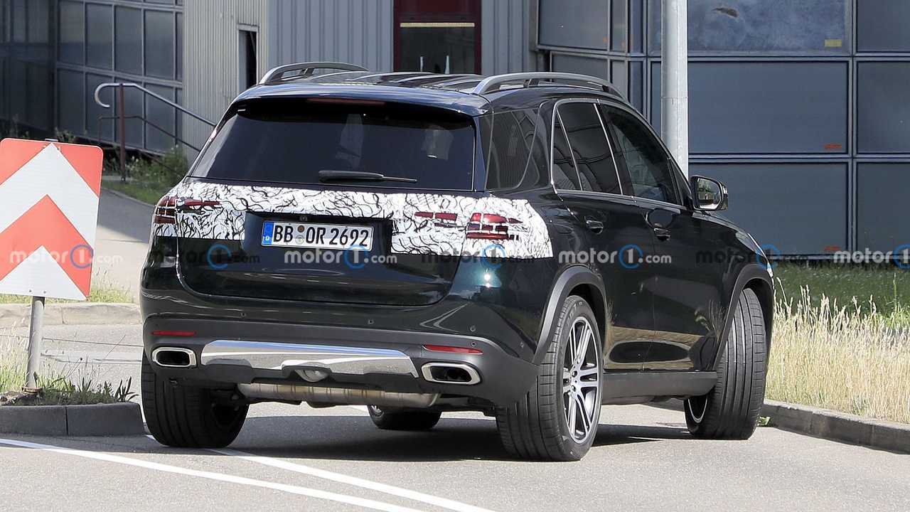 Mercedes GLE, le prime foto spia del restyling