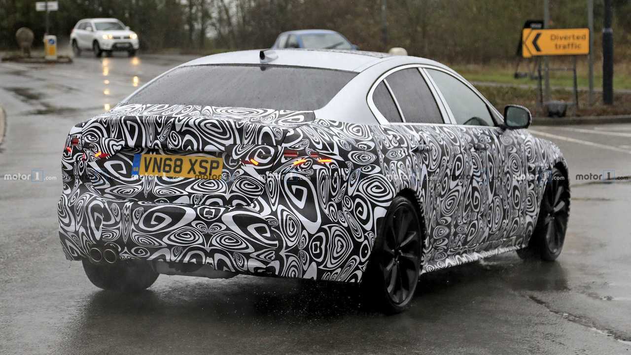 2020 Jaguar XE facelift spy photo
