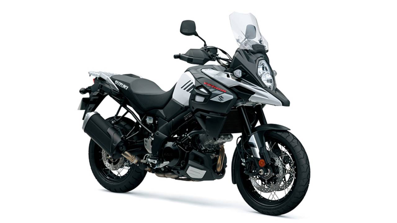 <strong>The effective windscreen on the V-Strom 1000 ABS inherits the ratchet-gear mechanism allowing the rider to easily choose from three angles.</strong>