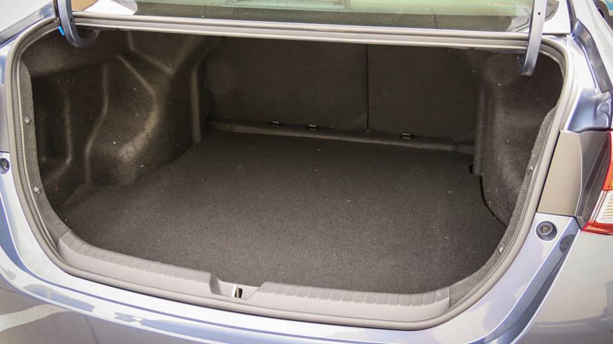 Toyota Yaris Sedan x Honda City
