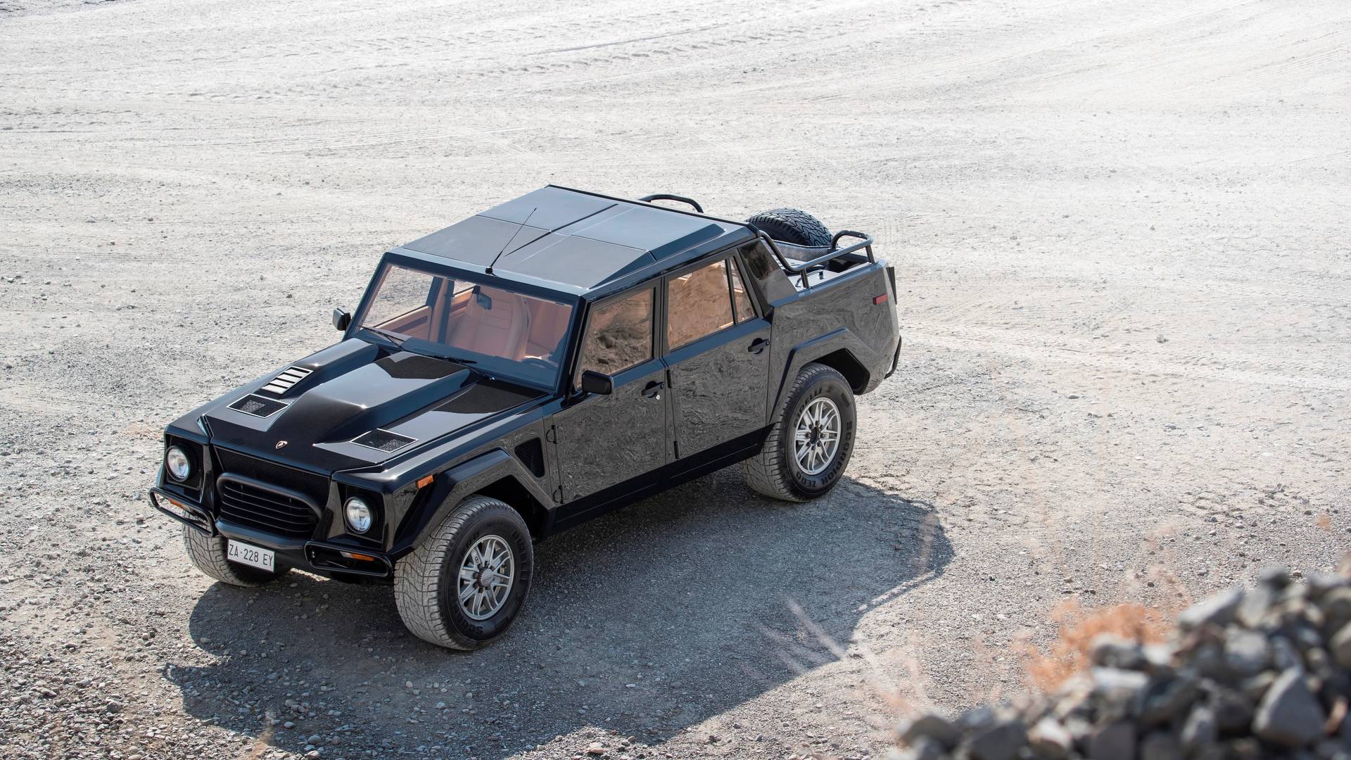 lamborghini-lm002.jpg