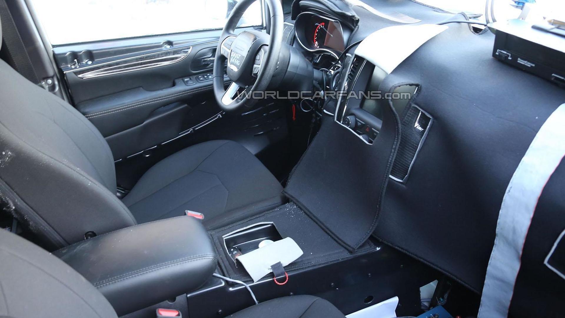 2017 Chrysler Town Country To Have Upgraded V6 Engine Optional 2016 2017 Chrysler Town Country Spy Photo
