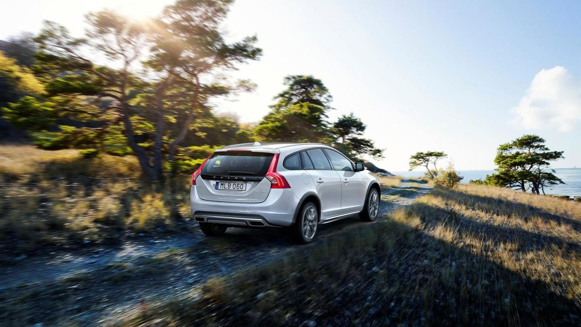 2014-518564-2015-volvo-v60-cross-country1.jpg