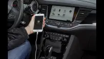 Opel Astra, l’auto a cui basta “chiedere” 