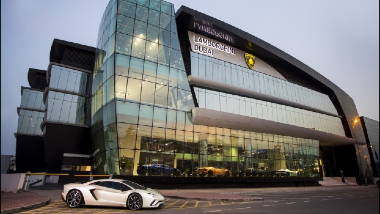 [Copertina] - Bugatti e Lamborghini, aperti i concessionari più grandi del mondo