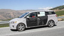 2015 Kia Sedona (Grand Carnival) spy photo