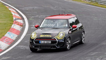 Mini Cooper JCW Nürburgring'de turluyor