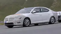 Skoda Superb facelift spy photo
