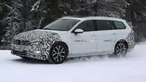 Volkswagen Passat 2019, le foto spia del restyling