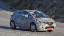 2017 Renault Scenic spy photo