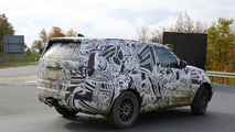 2017 Land Rover Discovery spy photo