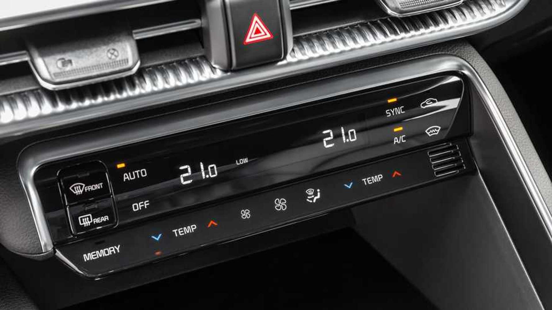 Первый российский тест Kia K5 (интерьер)
