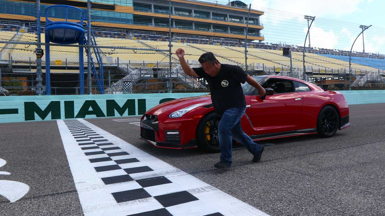 Nissan GT-R Nismo Vs Master Sushi Chef