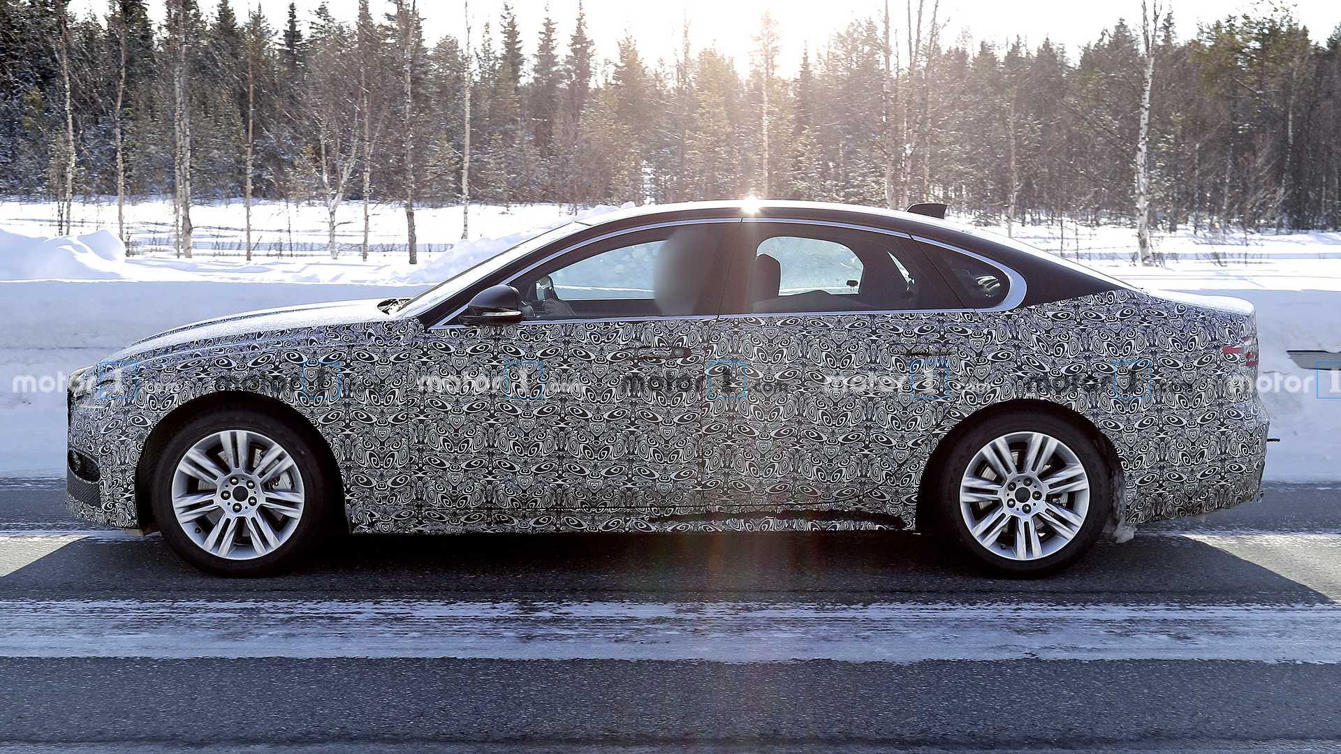 jaguar-xf-facelift-spied---sedan-and-wag