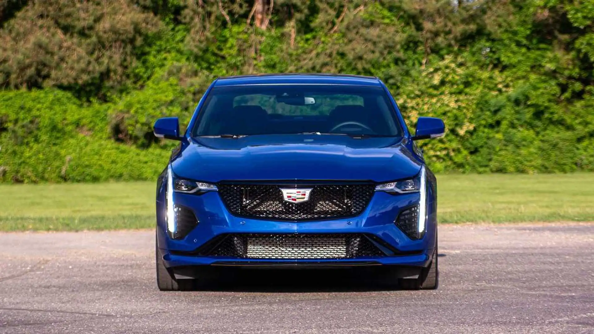 https://cdn.motor1.com/images/mgl/PpmnK/s1/2020-cadillac-ct4-v.webp