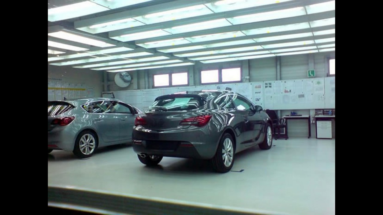 Vazou? Novo Opel Astra de três portas é revelado no Facebook