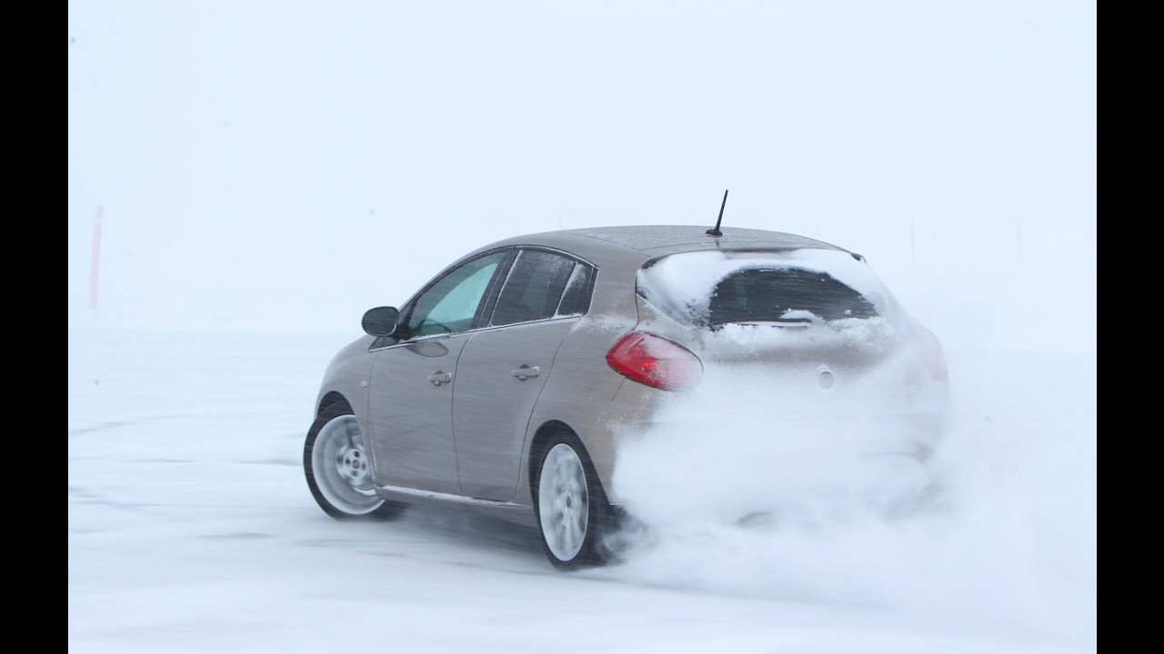 Vídeo: CARPLACE na neve - drift no gelo e "babás eletrônicas" em ação