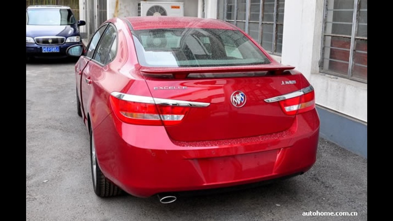 Buick Excelle - Novo Astra Sedan europeu aparece sem disfarces