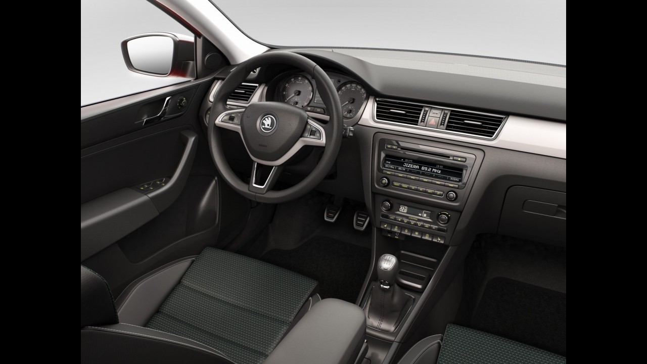 Rapid Spaceback é misto de hatchback e station da Skoda