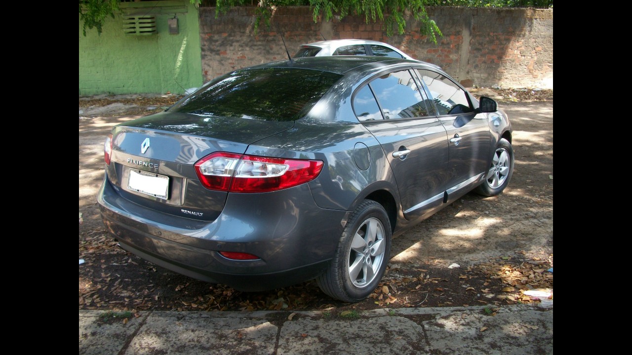 VOZ DO DONO: Leitor avalia Renault Fluence Dynamique
