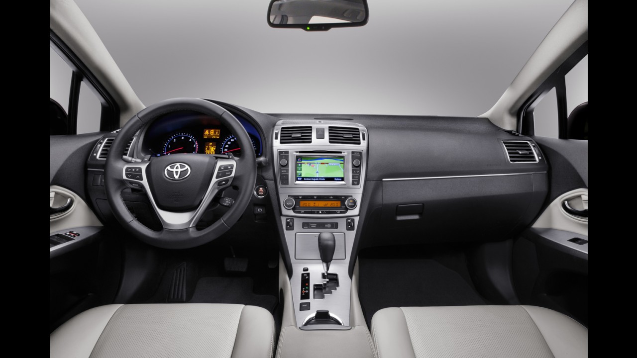 Salão de Frankfurt: Toyota apresenta Avensis 2012 com visual reestilizado