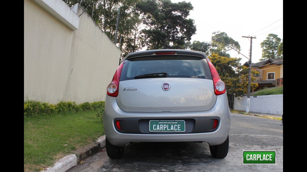 Garagem CARPLACE: Detalhes do visual externo do Fiat Palio Attractive 1.0 Flex