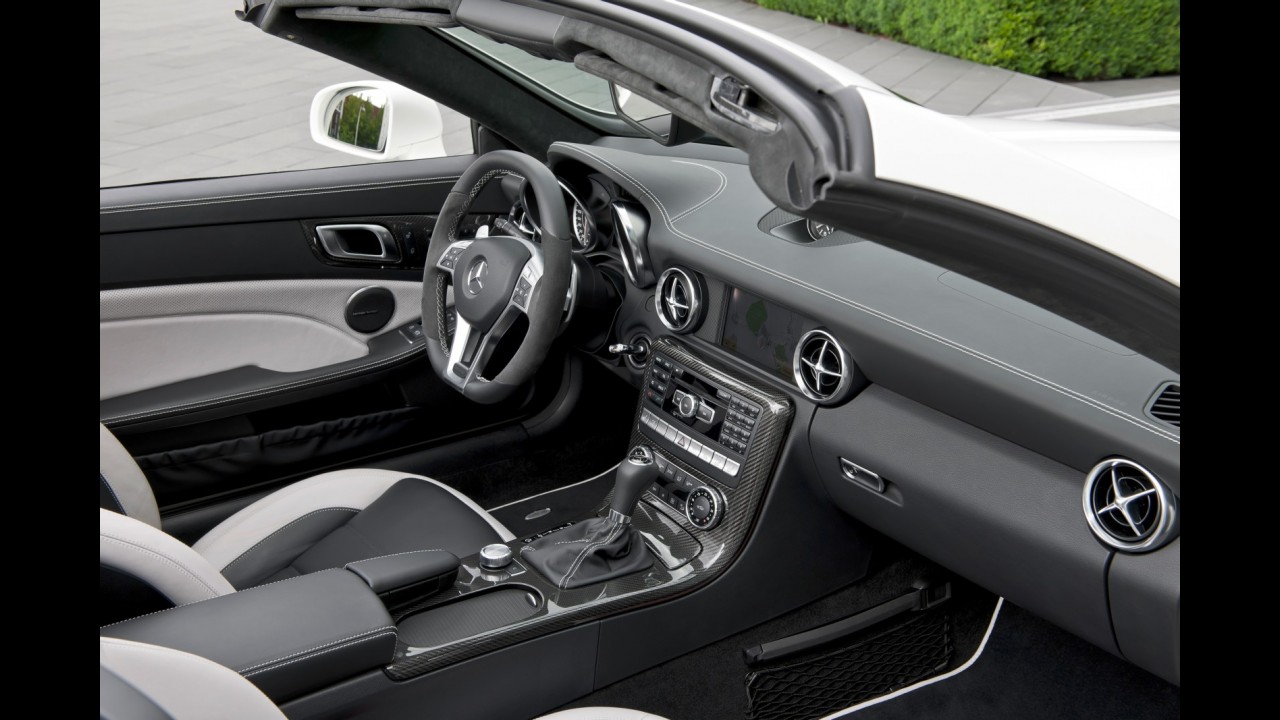 Oficial: Mercedes-Benz revela primeiras informações sobre SLK AMG 2012