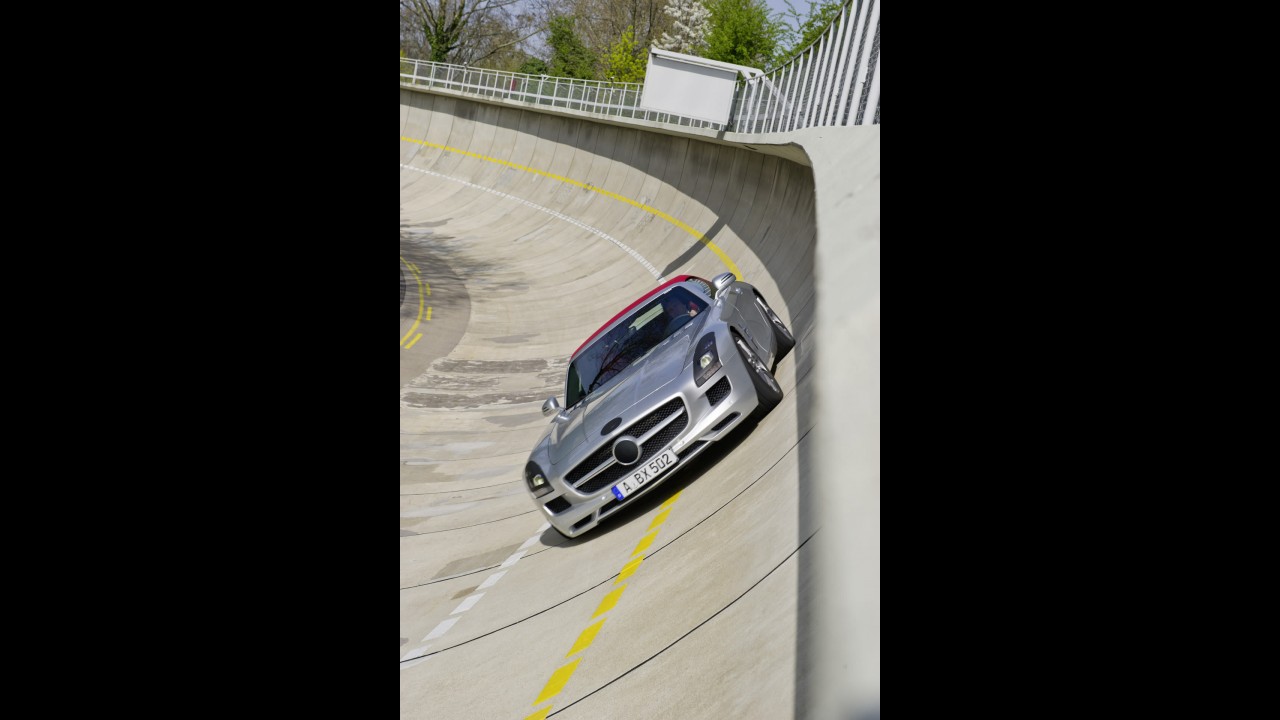 Mercedes-Benz divulga imagens oficiais do SLS Roadster