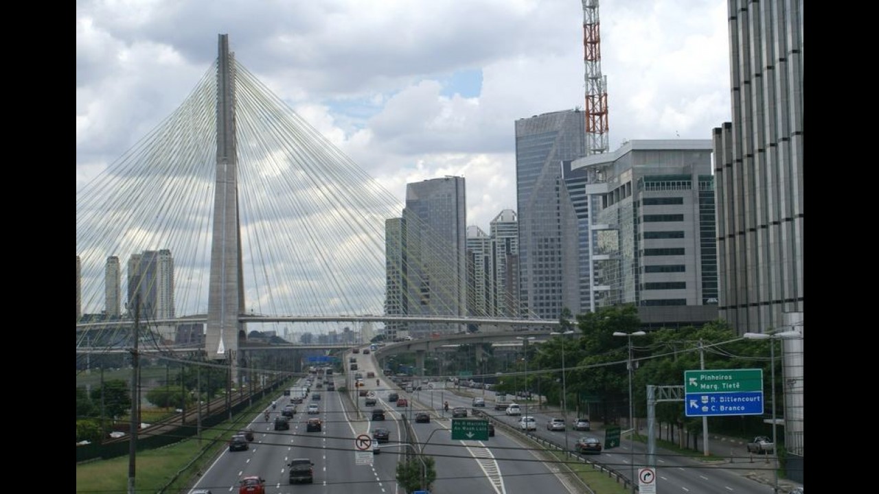 Velocidade máxima na pista expressa das marginais em SP será de 70 km/h