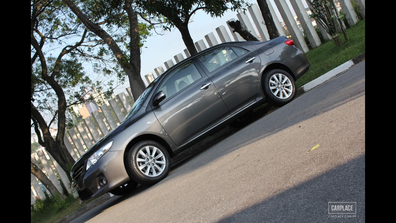Garagem CARPLACE: Detalhes do visual externo do Toyota Corolla Altis
