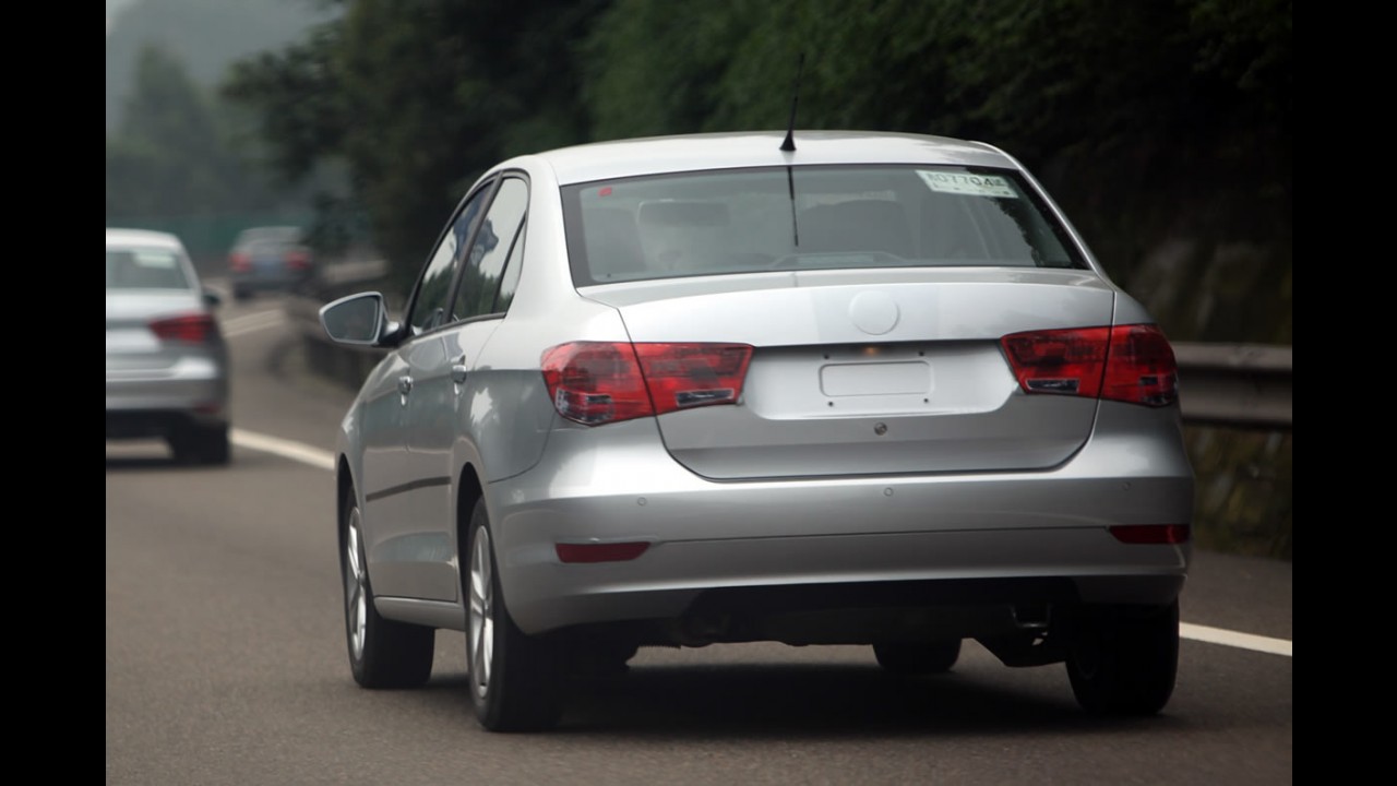 Volkswagen Santana está voltando - Sedã já está pronto na China