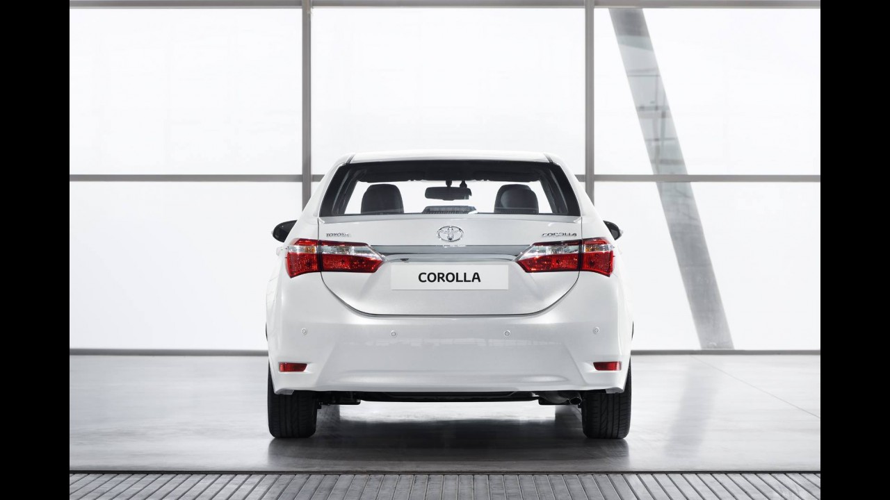 É o brasileiro? Toyota também revela o novo Corolla 2014 europeu