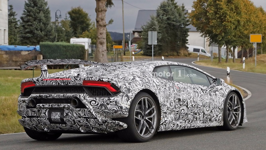 2018 Lamborghini Huracan Superleggera spy photo