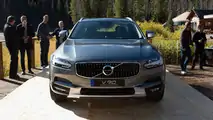 2017 Volvo V90 Cross Country