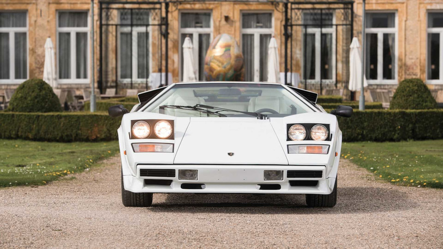 Altın kaplamalı Lamborghini Countach