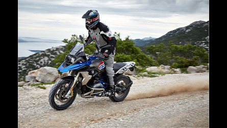 Sechs Erwachsene und ein Kind