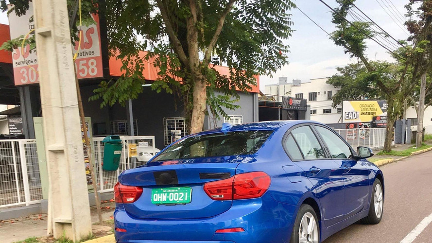 BMW Serie 1 Sedan flagra BR