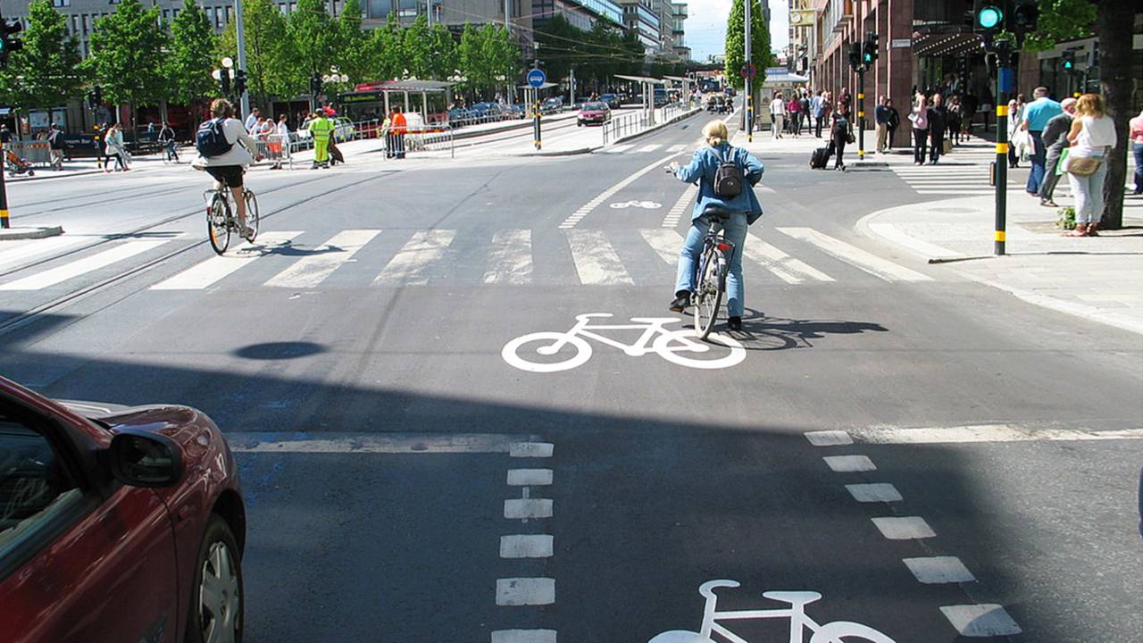 Bici al semaforo, linea di arresto avanzata