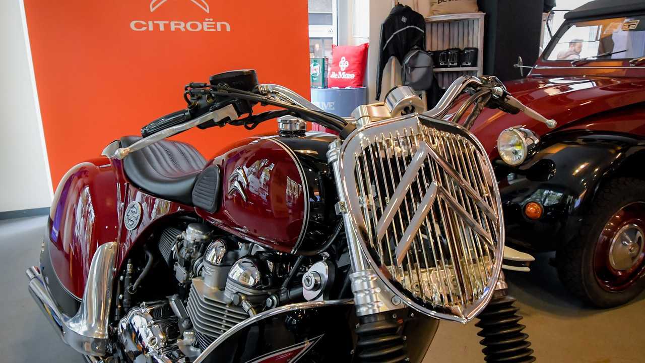 Une moto spéciale pour les 70 ans de la 2CV