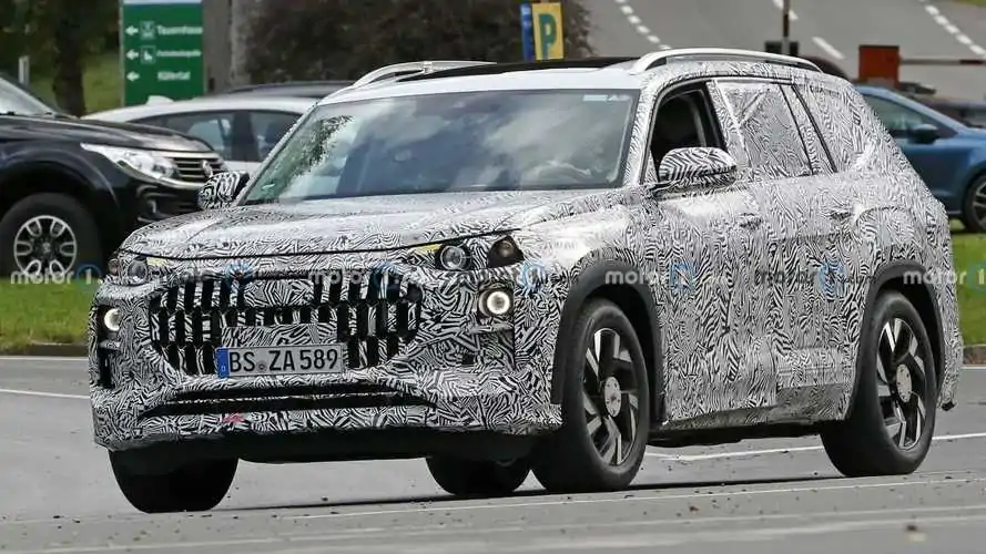 audi-q9-spy-shots-three-quarters-on-road