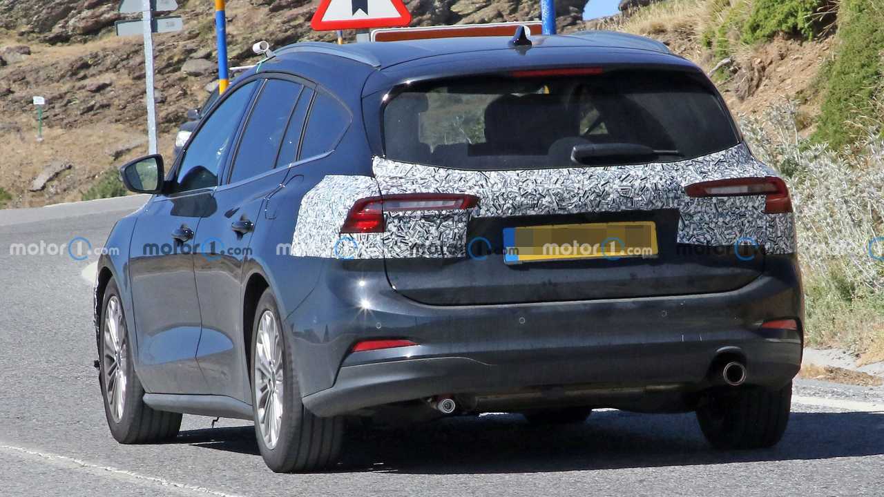 Ford Focus Wagon Facelift, le foto spia