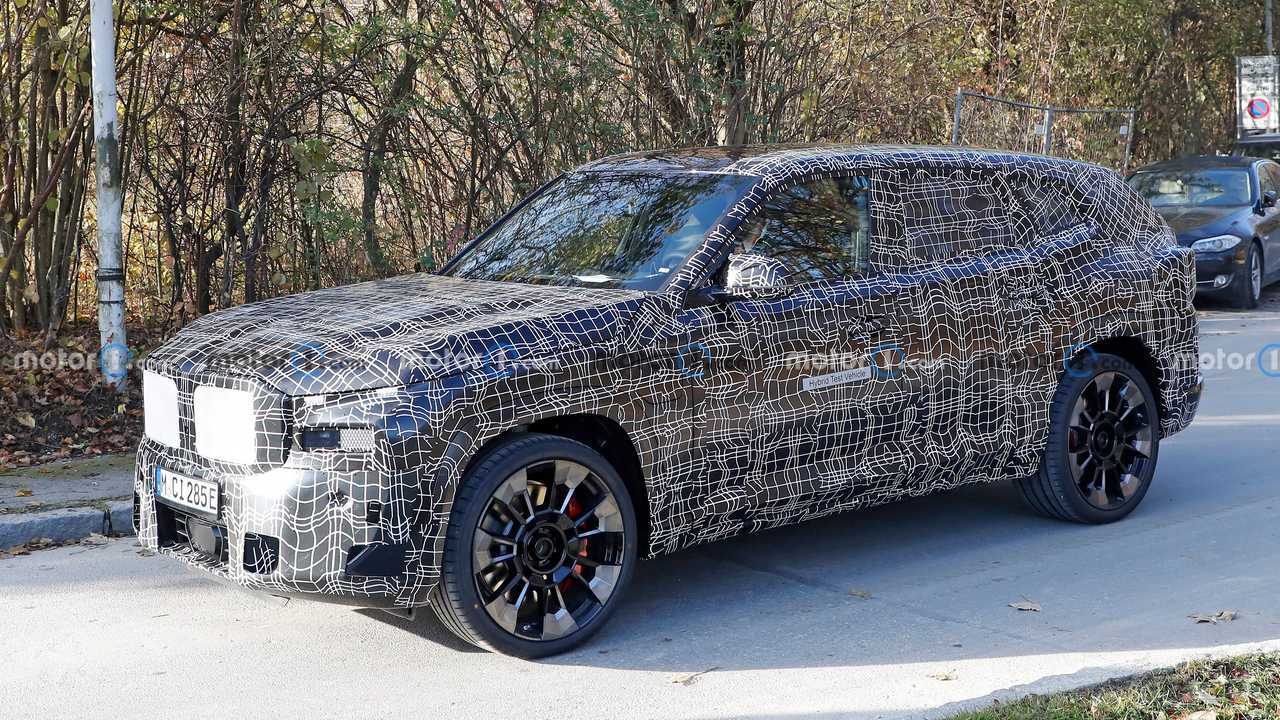 BMW X8 M, i nuovi scatti spia in vista del debutto