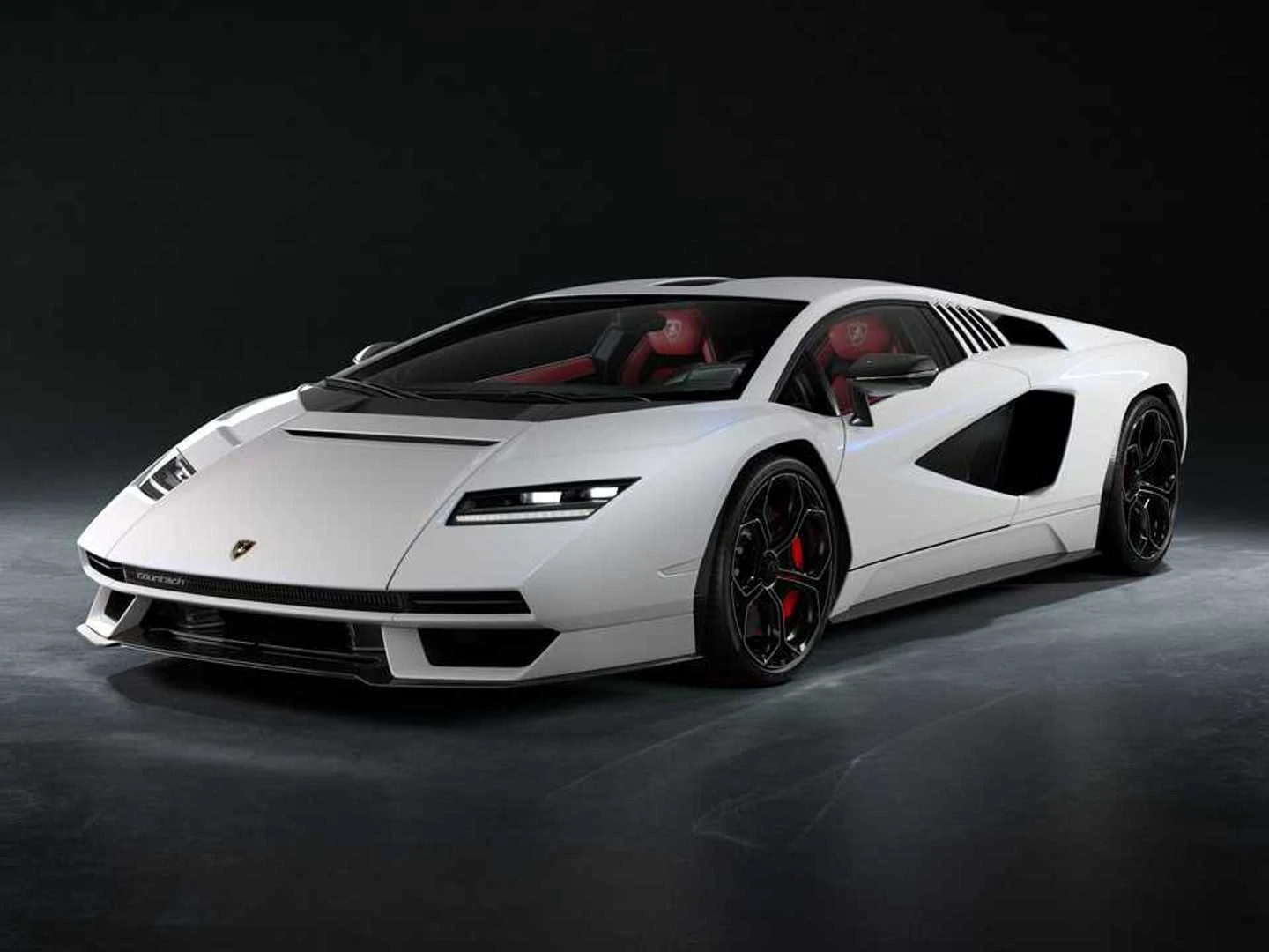 Lamborghini Countach geri döndü!