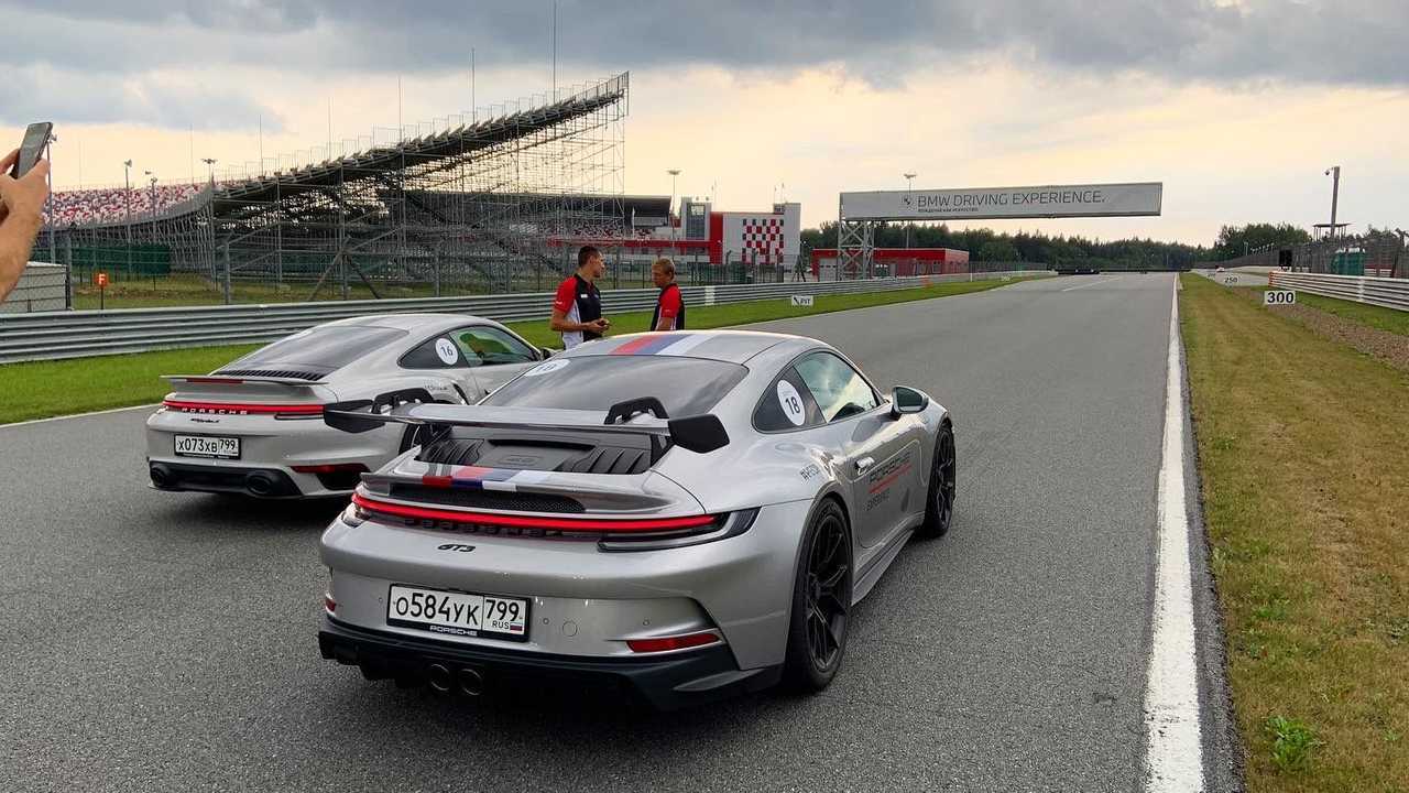 Porsche 911 GT3 на старте упражнения